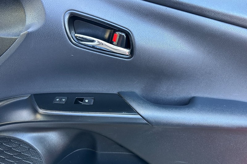Toyota Prius Prime Vehicle Full-screen Gallery Image 21