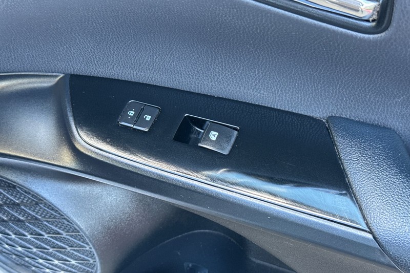 Toyota Prius Prime Vehicle Full-screen Gallery Image 22