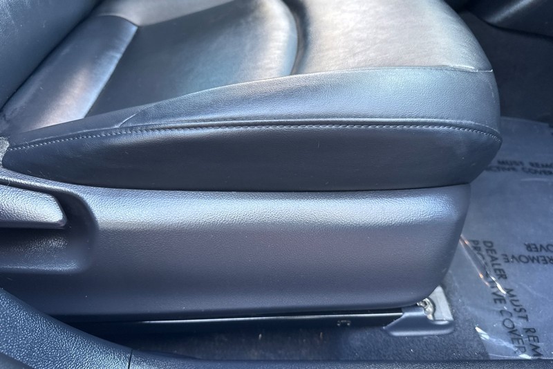Toyota Prius Prime Vehicle Full-screen Gallery Image 23