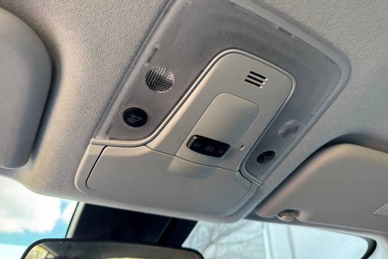 Toyota Prius Prime Vehicle Full-screen Gallery Image 24