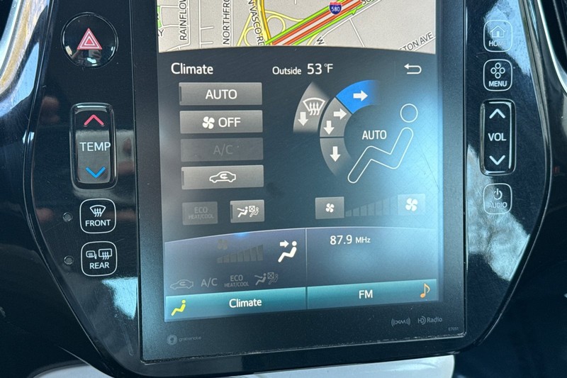 Toyota Prius Prime Vehicle Full-screen Gallery Image 28