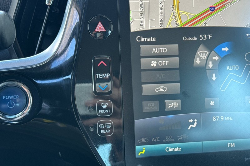 Toyota Prius Prime Vehicle Full-screen Gallery Image 29