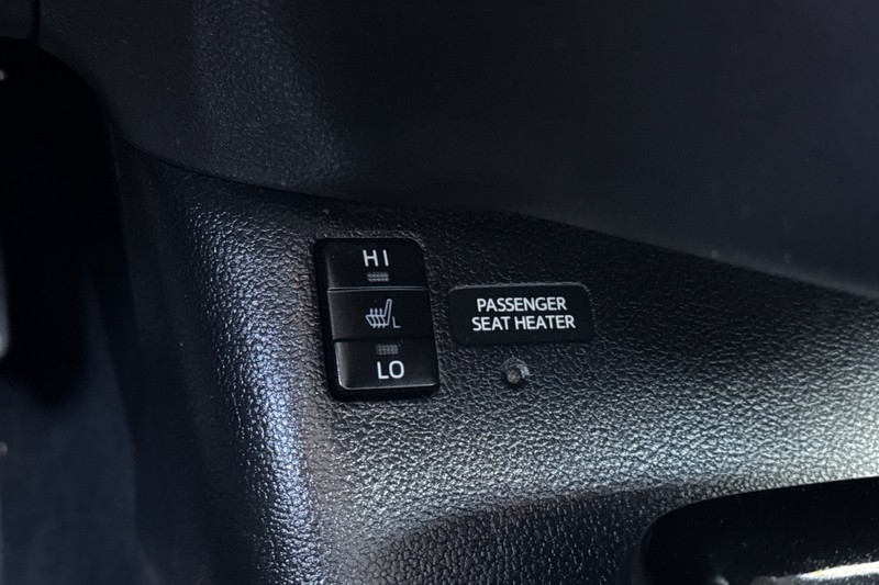Toyota Prius Prime Vehicle Full-screen Gallery Image 31