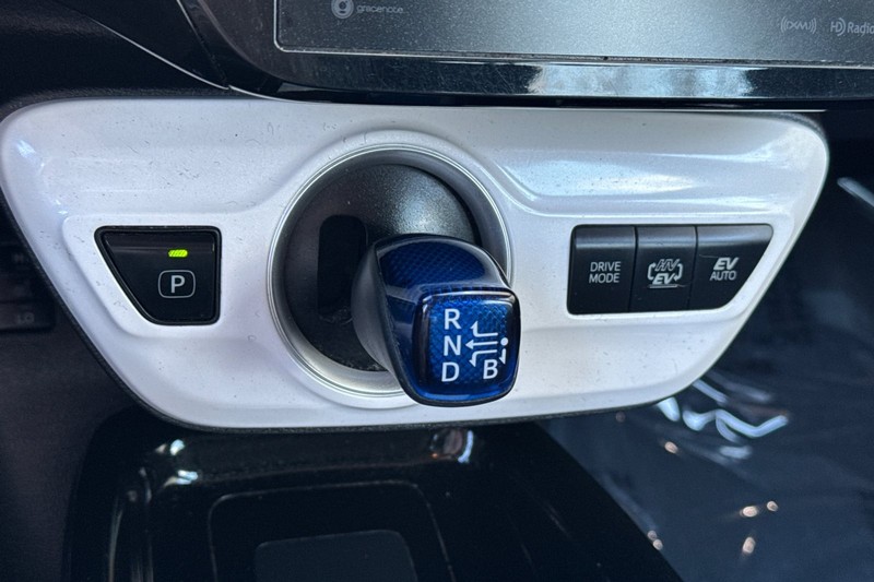 Toyota Prius Prime Vehicle Full-screen Gallery Image 33