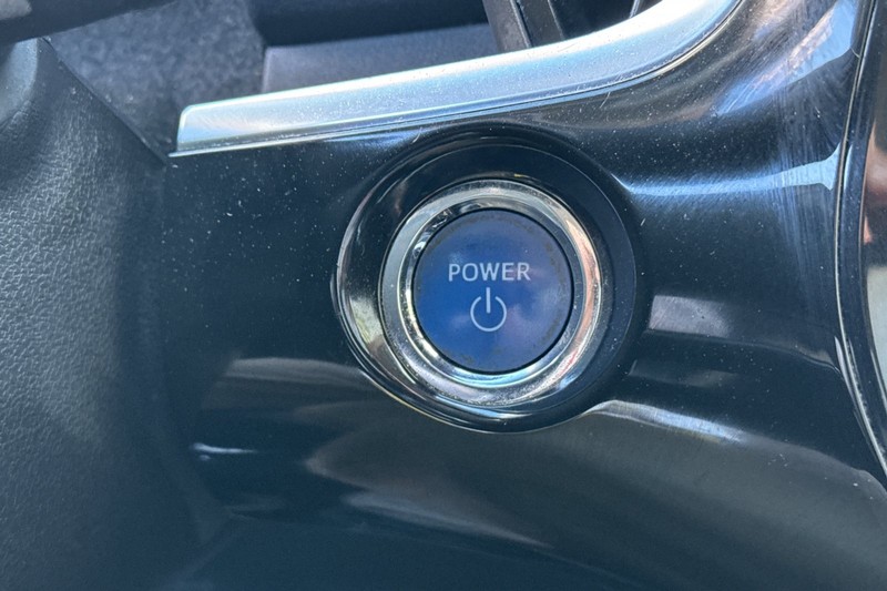 Toyota Prius Prime Vehicle Full-screen Gallery Image 34