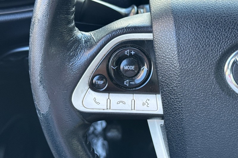 Toyota Prius Prime Vehicle Full-screen Gallery Image 36