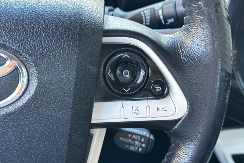 Toyota Prius Prime Vehicle Full-screen Gallery Image 38