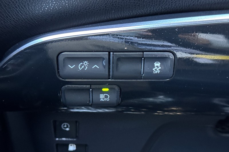 Toyota Prius Prime Vehicle Full-screen Gallery Image 42