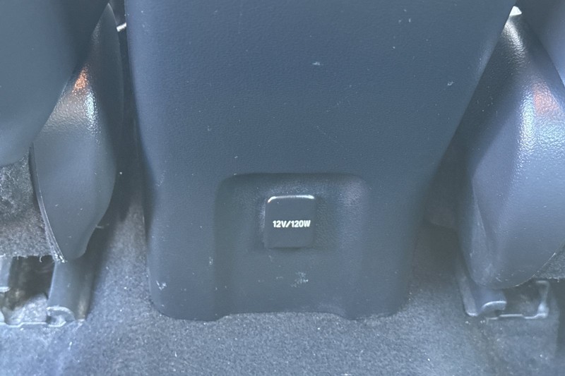 Toyota Prius Prime Vehicle Full-screen Gallery Image 43