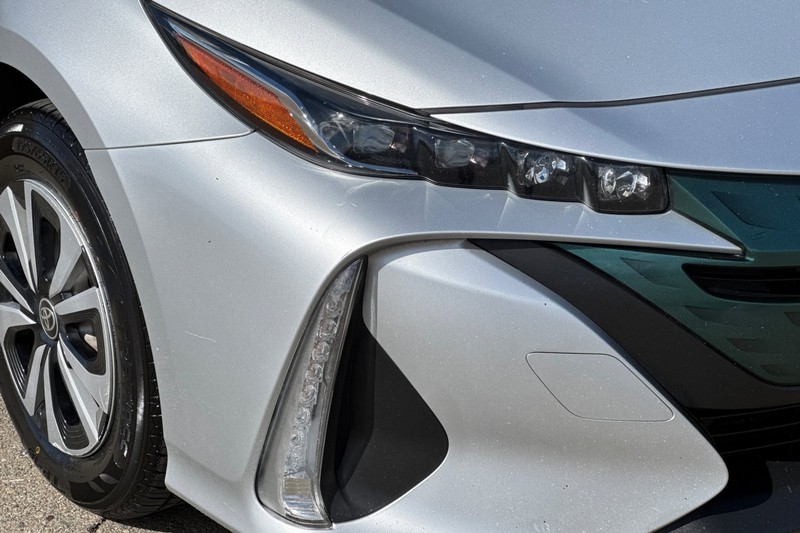 Toyota Prius Prime Vehicle Full-screen Gallery Image 47
