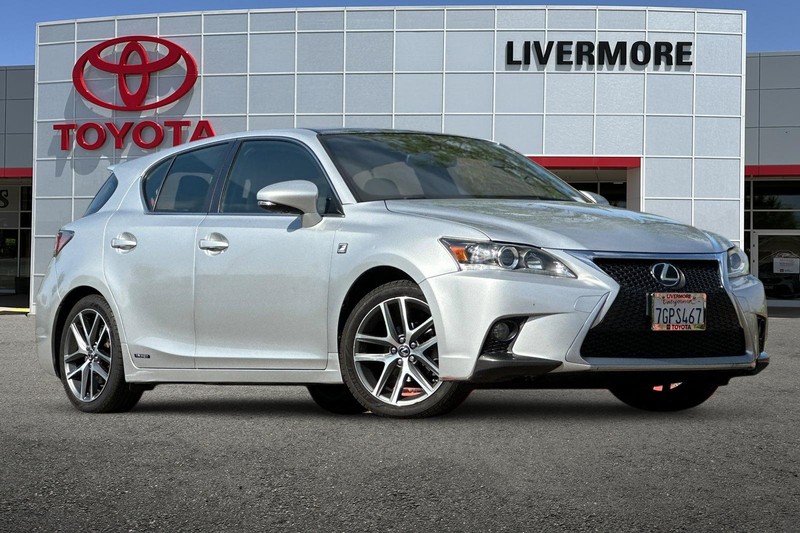 Lexus CT 200h Vehicle Full-screen Gallery Image 02