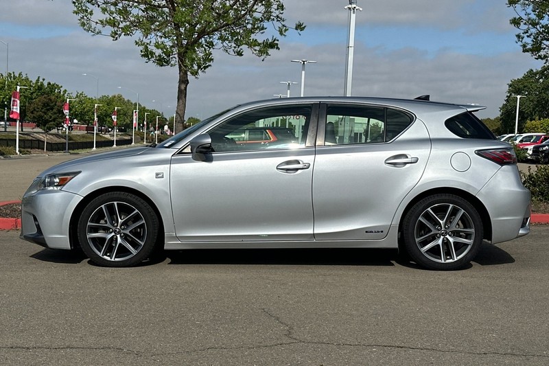 Lexus CT 200h Vehicle Full-screen Gallery Image 07