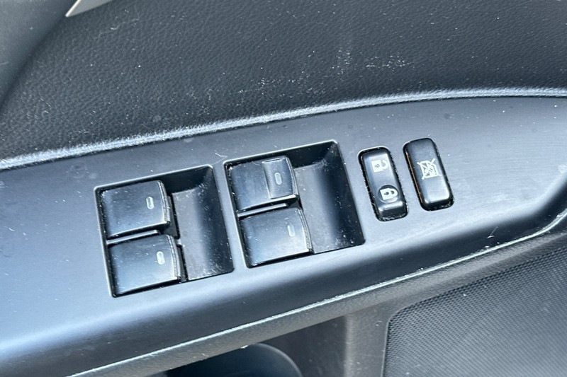 Lexus CT 200h Vehicle Full-screen Gallery Image 12