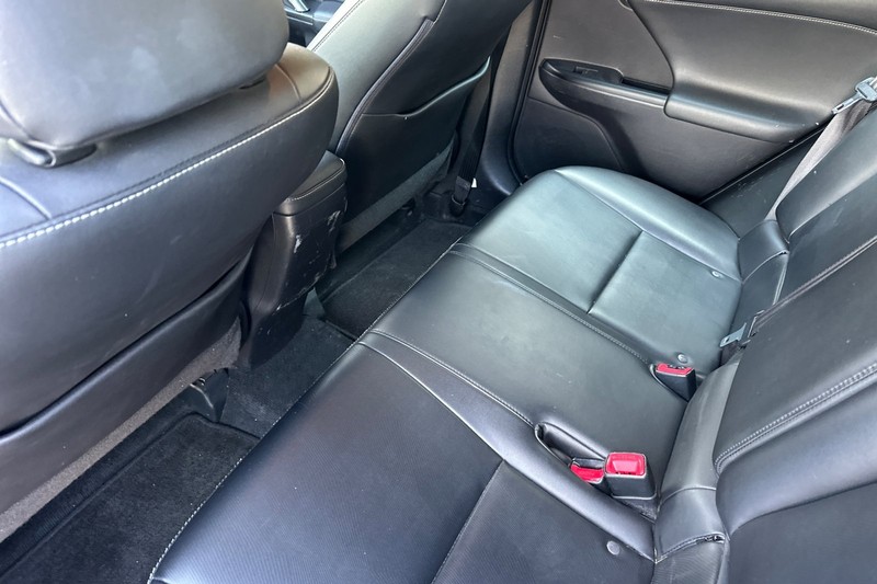 Lexus CT 200h Vehicle Full-screen Gallery Image 13