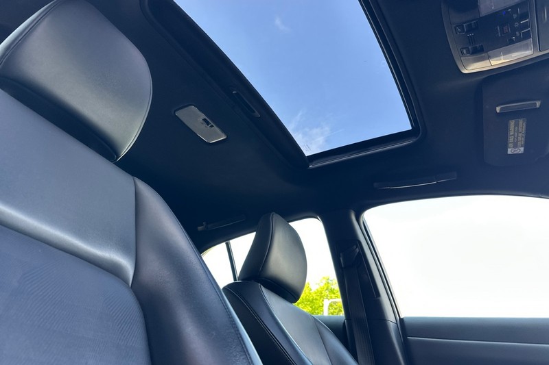 Lexus CT 200h Vehicle Full-screen Gallery Image 19
