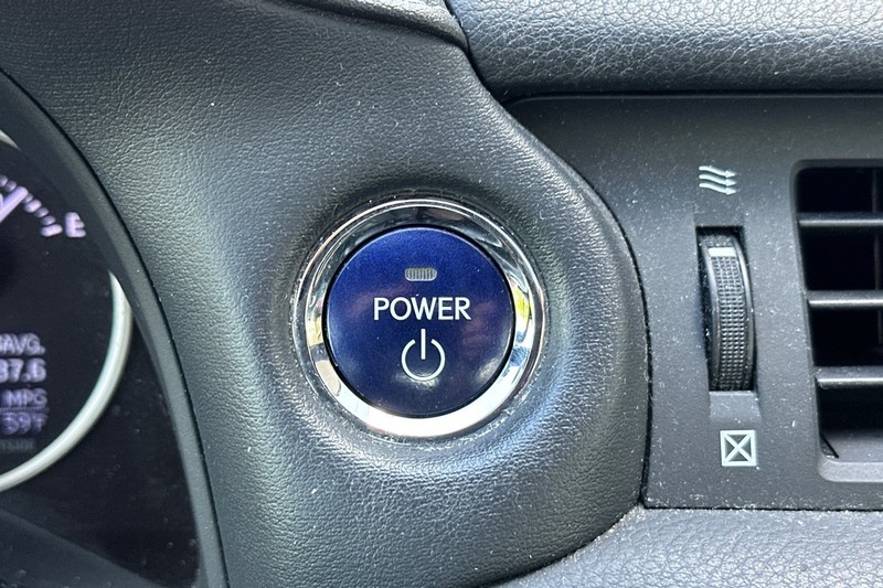 Lexus CT 200h Vehicle Full-screen Gallery Image 32