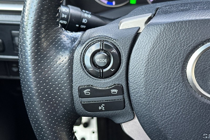 Lexus CT 200h Vehicle Full-screen Gallery Image 34