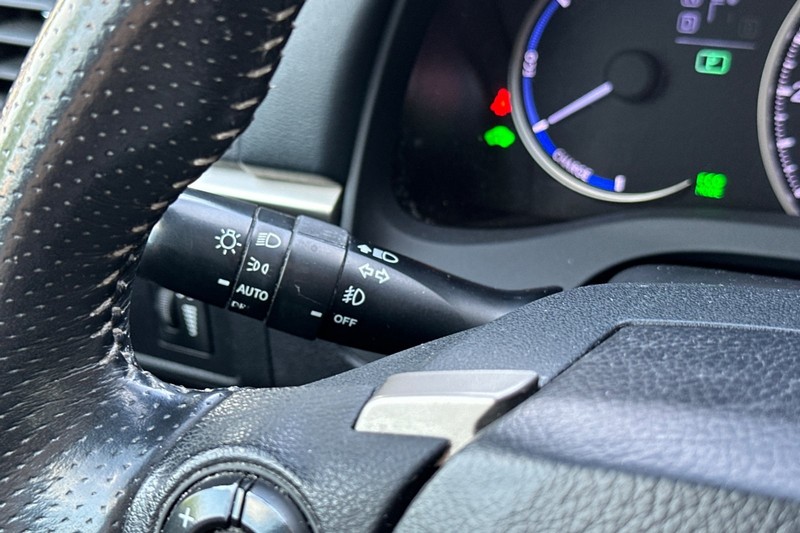 Lexus CT 200h Vehicle Full-screen Gallery Image 35