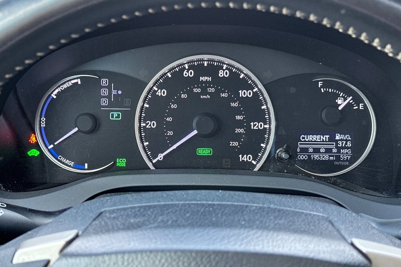 Lexus CT 200h Vehicle Full-screen Gallery Image 38