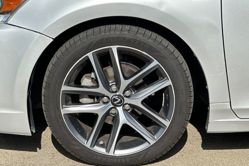 Lexus CT 200h Vehicle Full-screen Gallery Image 41