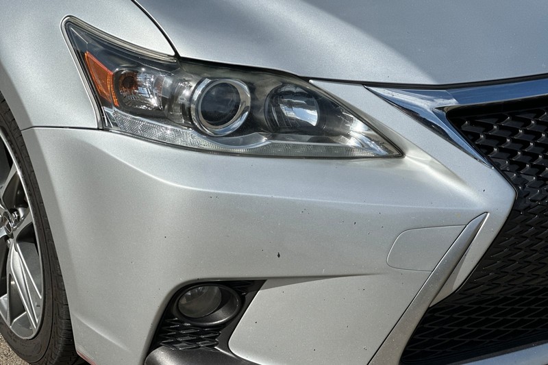 Lexus CT 200h Vehicle Full-screen Gallery Image 42