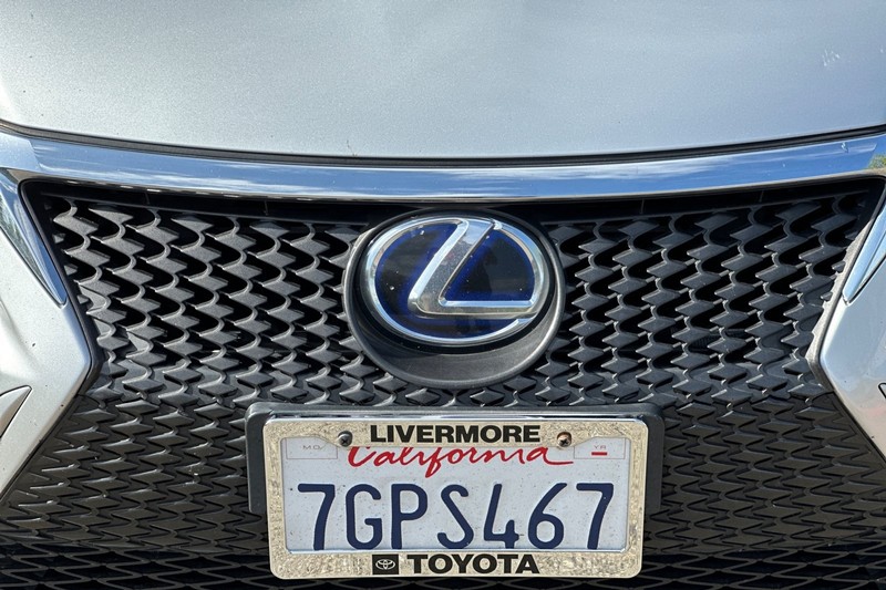 Lexus CT 200h Vehicle Full-screen Gallery Image 43