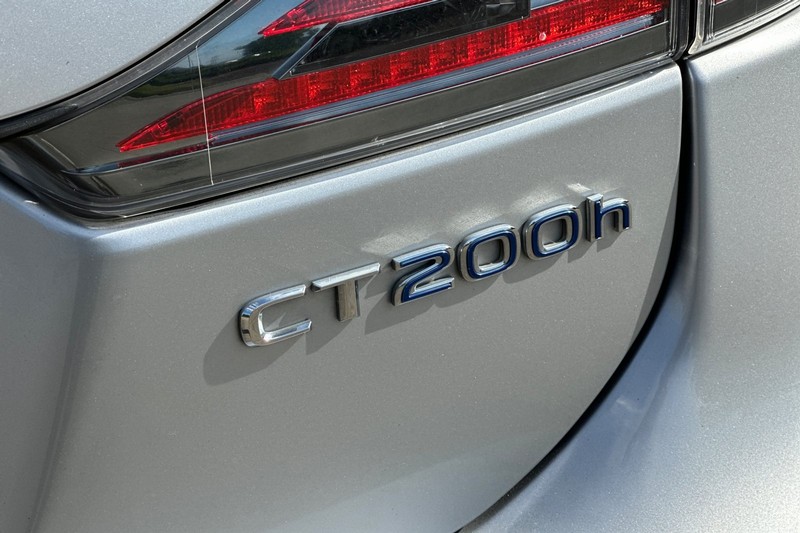 Lexus CT 200h Vehicle Full-screen Gallery Image 47