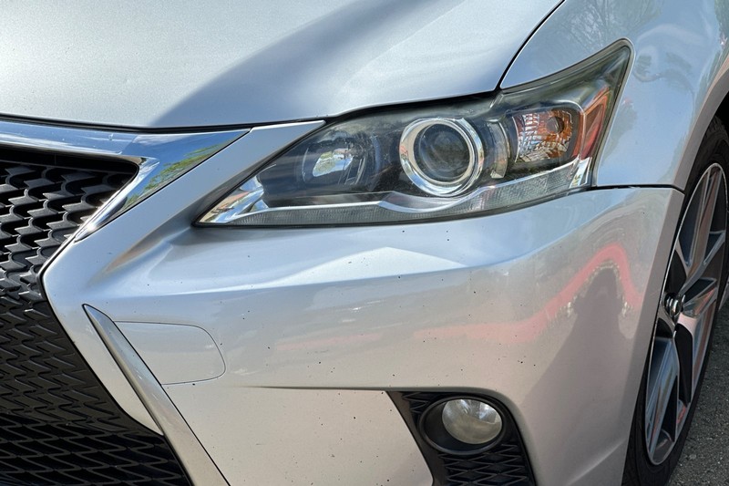 Lexus CT 200h Vehicle Full-screen Gallery Image 48