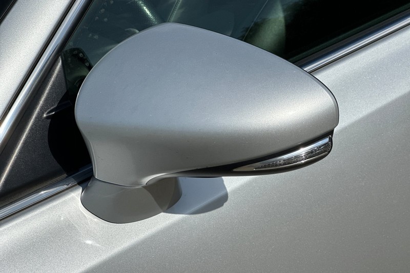 Lexus CT 200h Vehicle Full-screen Gallery Image 49