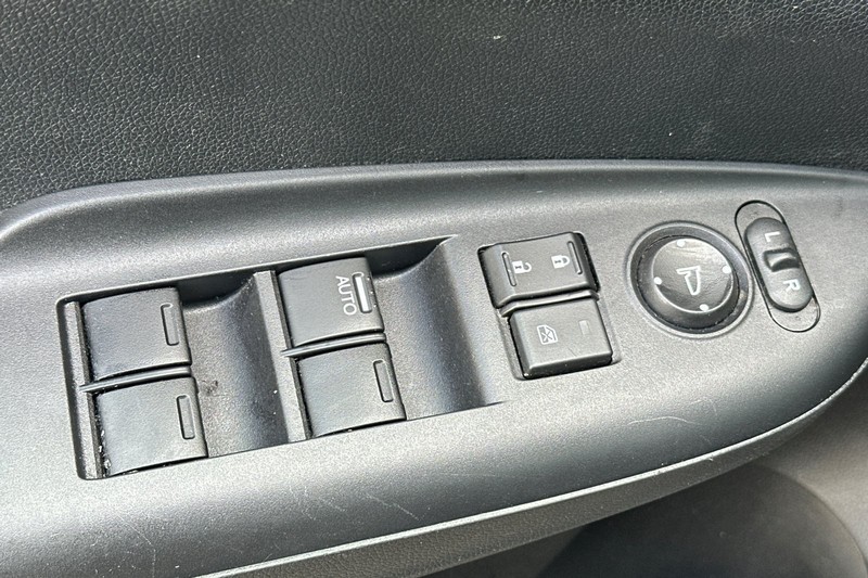 Honda Fit Vehicle Full-screen Gallery Image 12