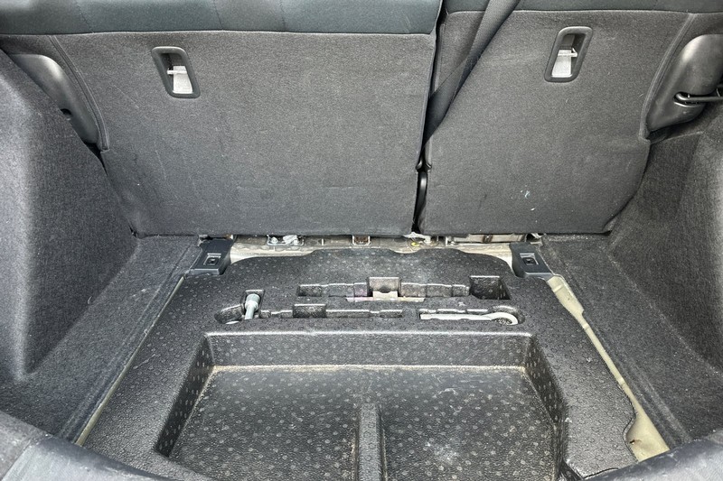 Honda Fit Vehicle Full-screen Gallery Image 17