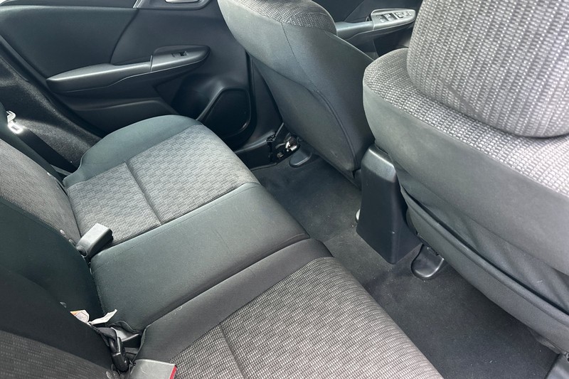 Honda Fit Vehicle Full-screen Gallery Image 18