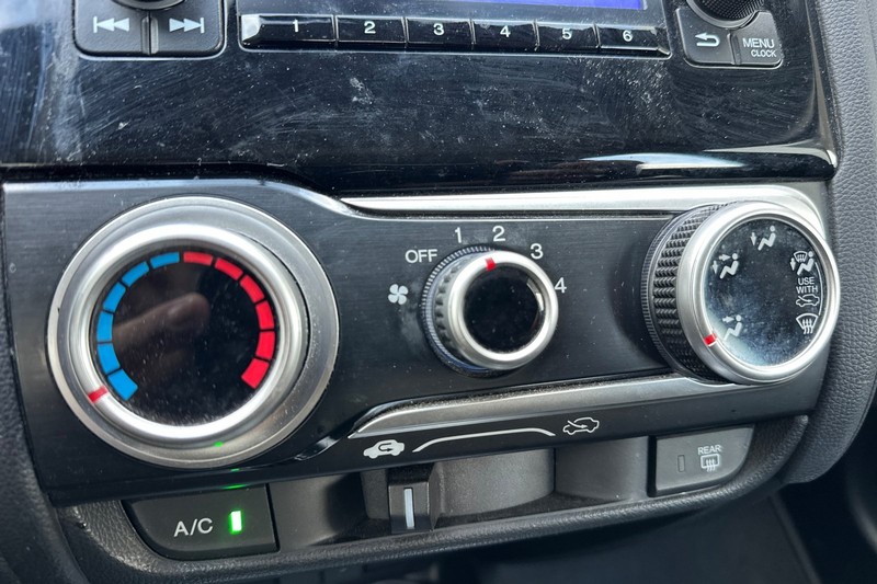 Honda Fit Vehicle Full-screen Gallery Image 28
