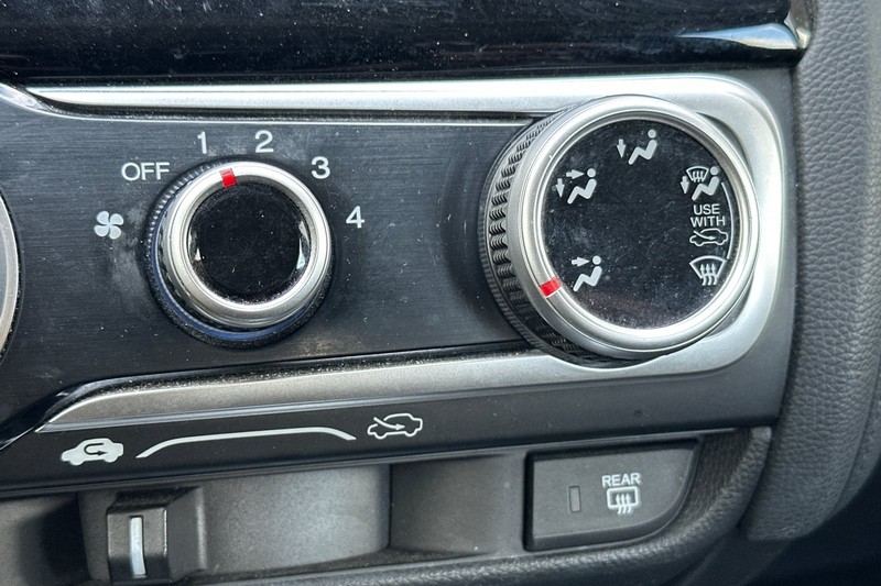 Honda Fit Vehicle Full-screen Gallery Image 30