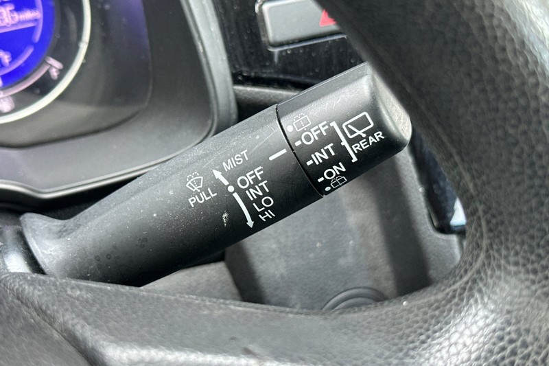 Honda Fit Vehicle Full-screen Gallery Image 38