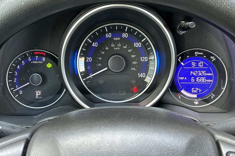 Honda Fit Vehicle Full-screen Gallery Image 39