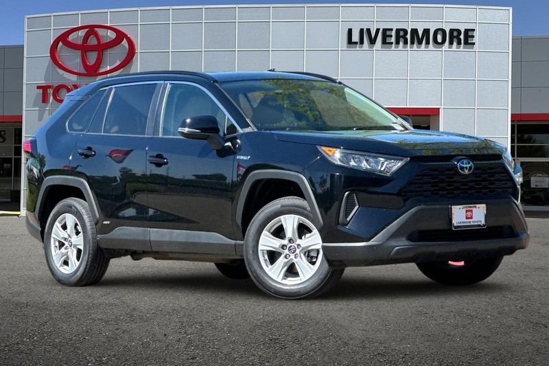 Toyota RAV4 Hybrid Vehicle Full-screen Gallery Image 02