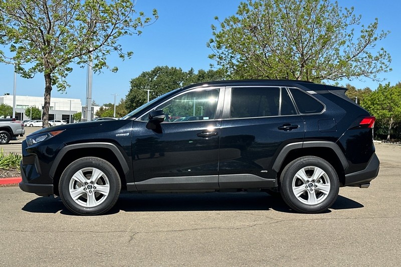 Toyota RAV4 Hybrid Vehicle Full-screen Gallery Image 07