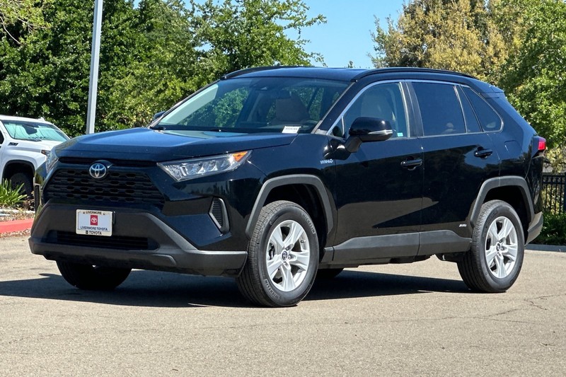 Toyota RAV4 Hybrid Vehicle Full-screen Gallery Image 08