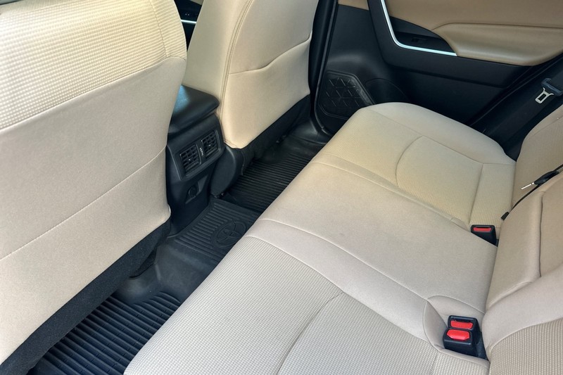Toyota RAV4 Hybrid Vehicle Full-screen Gallery Image 14