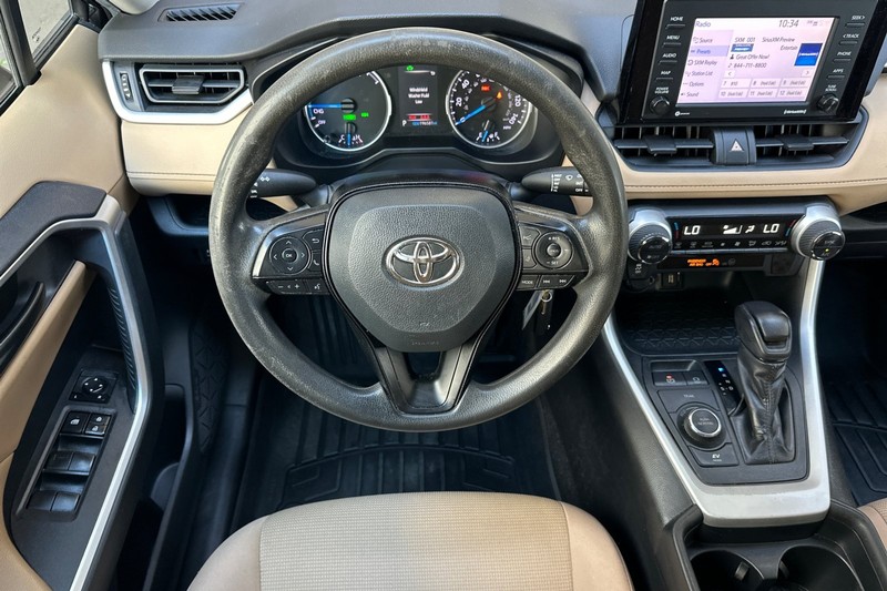 Toyota RAV4 Hybrid Vehicle Full-screen Gallery Image 16