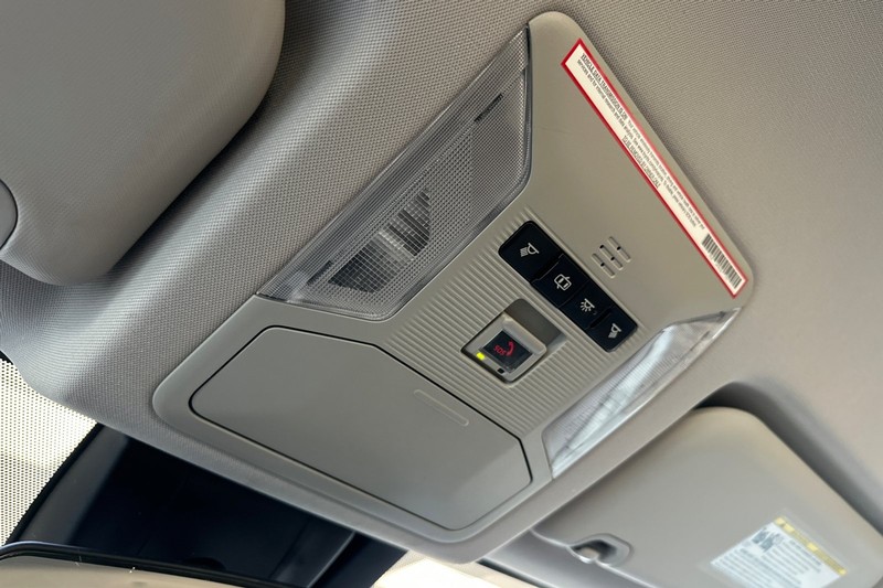 Toyota RAV4 Hybrid Vehicle Full-screen Gallery Image 24