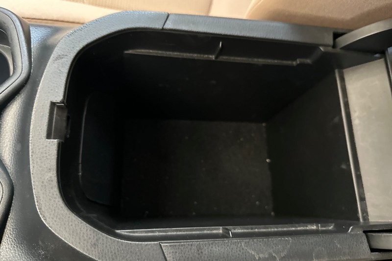 Toyota RAV4 Hybrid Vehicle Full-screen Gallery Image 33