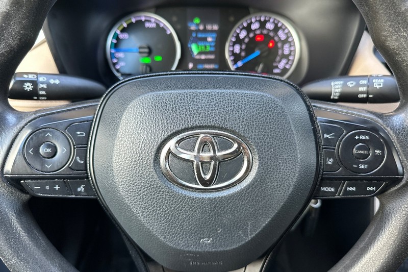 Toyota RAV4 Hybrid Vehicle Full-screen Gallery Image 35