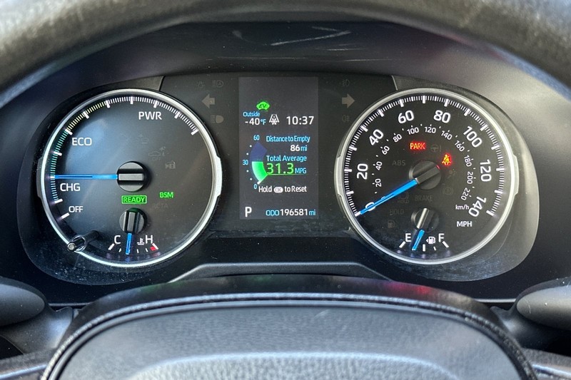 Toyota RAV4 Hybrid Vehicle Full-screen Gallery Image 40