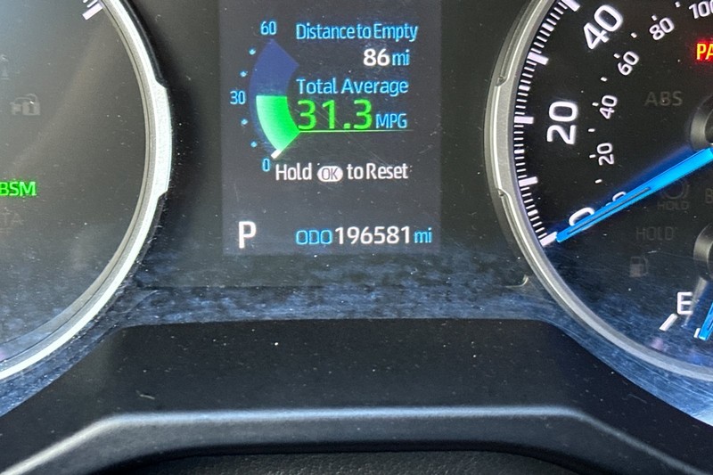 Toyota RAV4 Hybrid Vehicle Full-screen Gallery Image 41