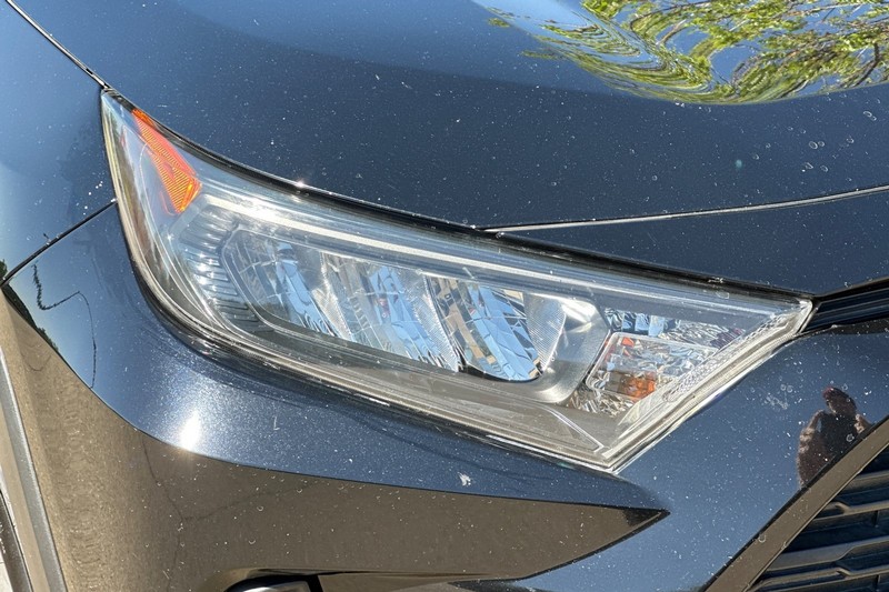 Toyota RAV4 Hybrid Vehicle Full-screen Gallery Image 44