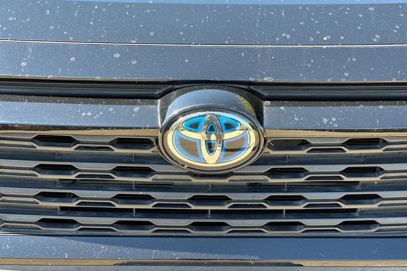 Toyota RAV4 Hybrid Vehicle Full-screen Gallery Image 45