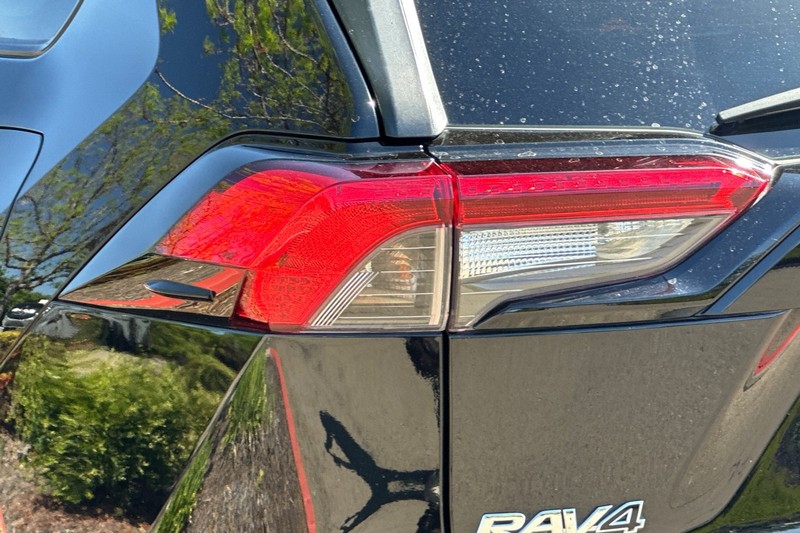 Toyota RAV4 Hybrid Vehicle Full-screen Gallery Image 46