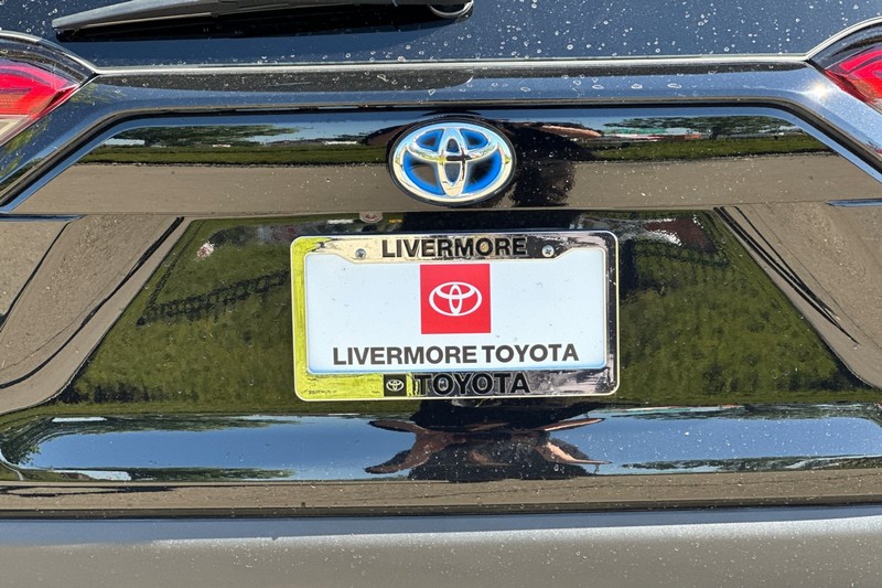 Toyota RAV4 Hybrid Vehicle Full-screen Gallery Image 47
